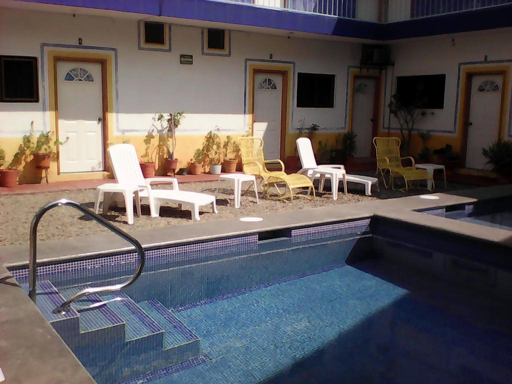 Hotel Sarabi Barra de Navidad Exterior photo